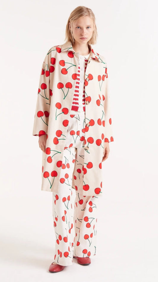 Gabardina con estampado de cerezas