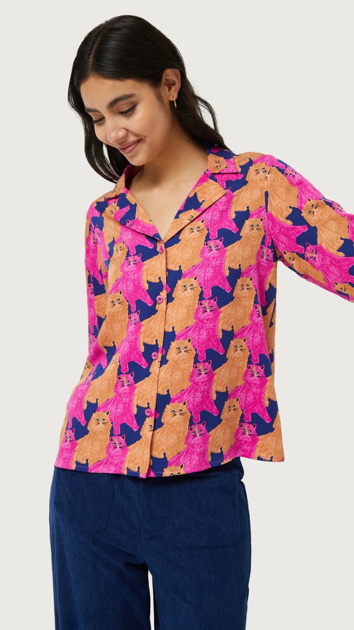 Camisa con estampado de gatos